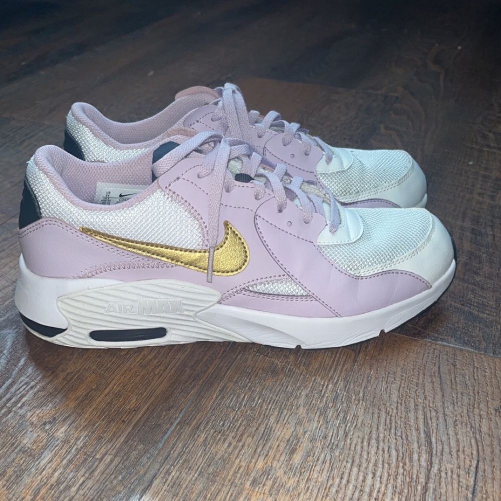 Size 9 - Nike Air Max shoes